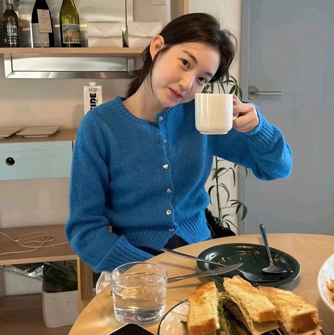 轻拍翻转小魔女 海报
